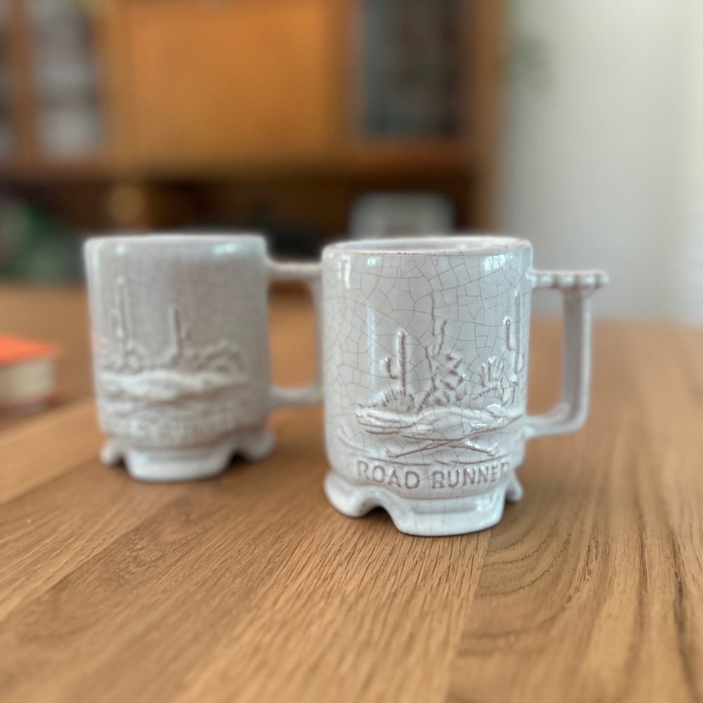 Frankoma Crackle White Road Runner Relief Mug